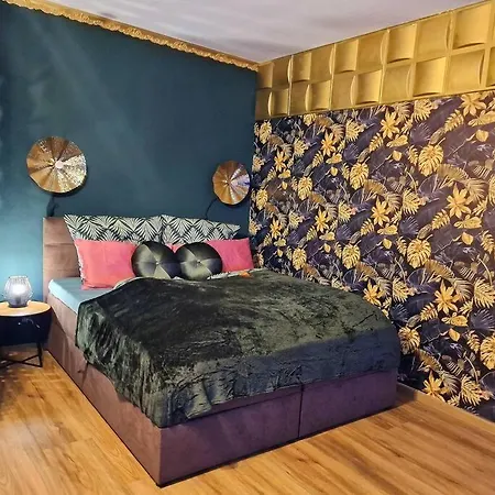 Dark Jungle - Innenstadt Fuer 4 Netflix Switch Waschtrockner Gießen Exterior foto