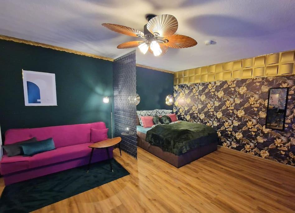 Dark Jungle - Innenstadt Fuer 4 Netflix Switch Waschtrockner Apartment