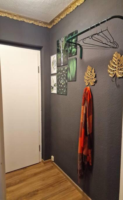 Dark Jungle - Innenstadt Fuer 4 Netflix Switch Waschtrockner Apartment *